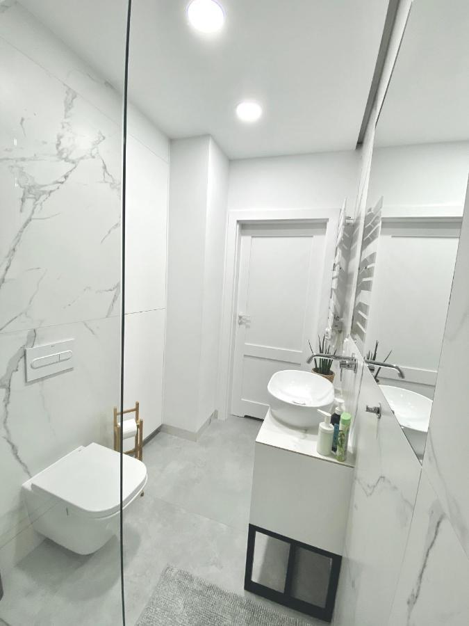 Mycherry - Old Town Apartment - Wiezienna 21C Wroclaw Bagian luar foto